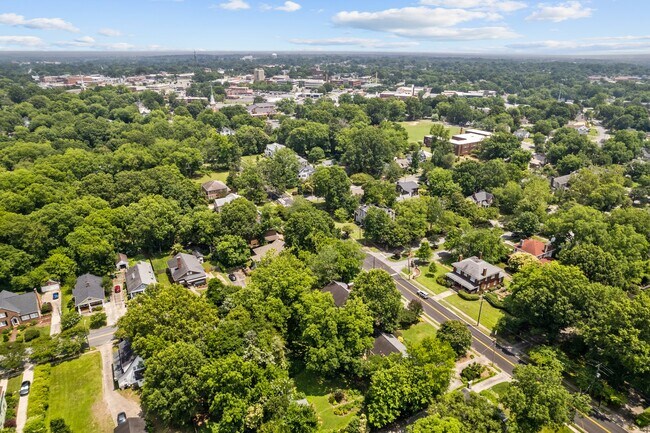 Building Photo - 803 W Davis St