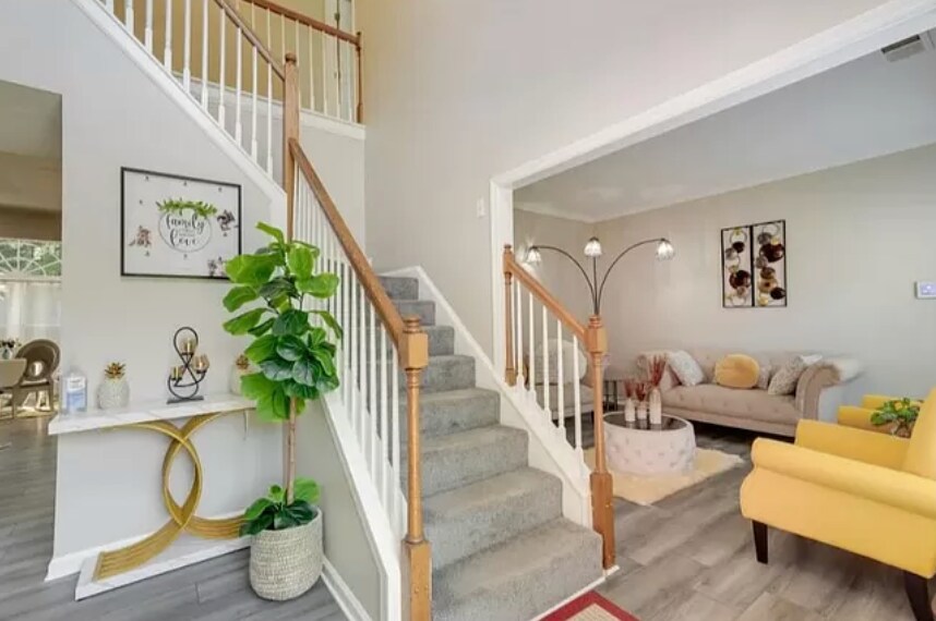 Building Photo - Room in Single Family Home on Woodstone Dr