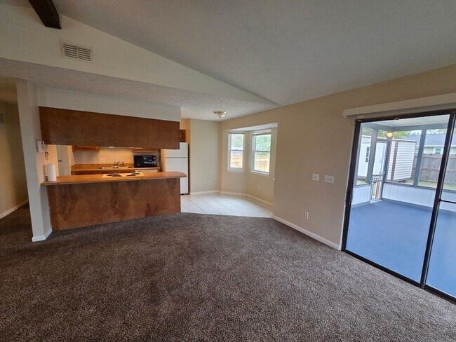 Building Photo - Peaceful Living at the End of a Cul-de-Sac!