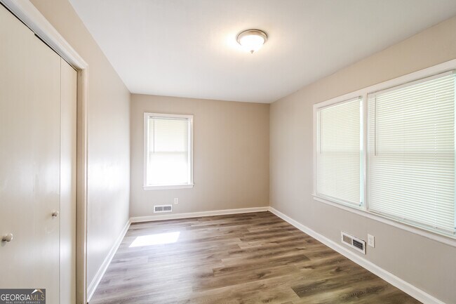 Building Photo - 3717 Loren Dr