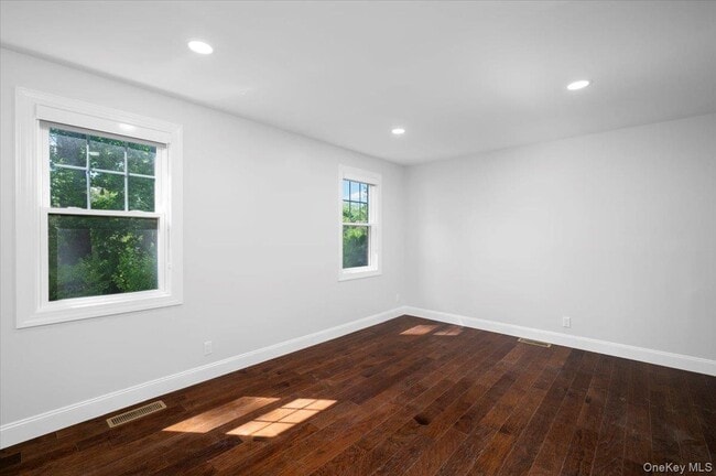 Building Photo - 115 Davis Ave