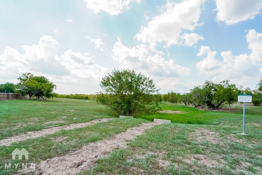 Building Photo - 659 Northlake Dr