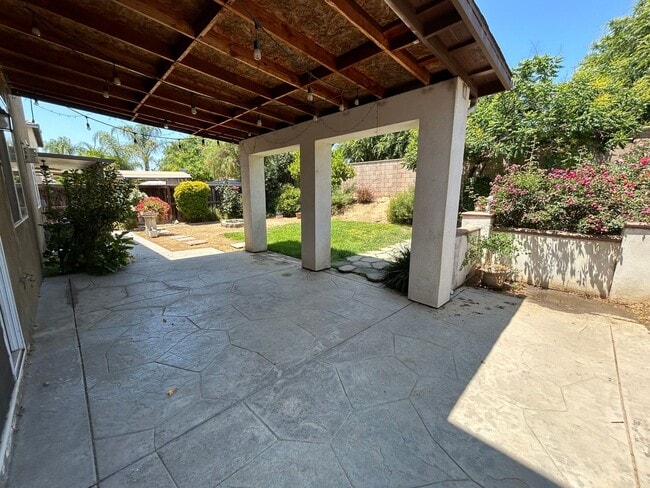 Building Photo - 38435 Sevilla Ave