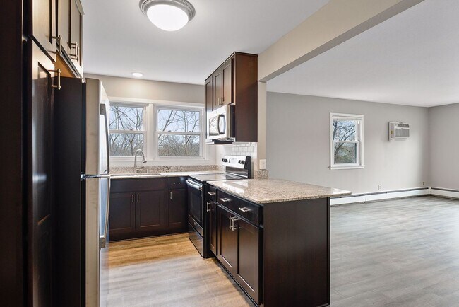 Building Photo - Large Remodeled 2 Bedroom