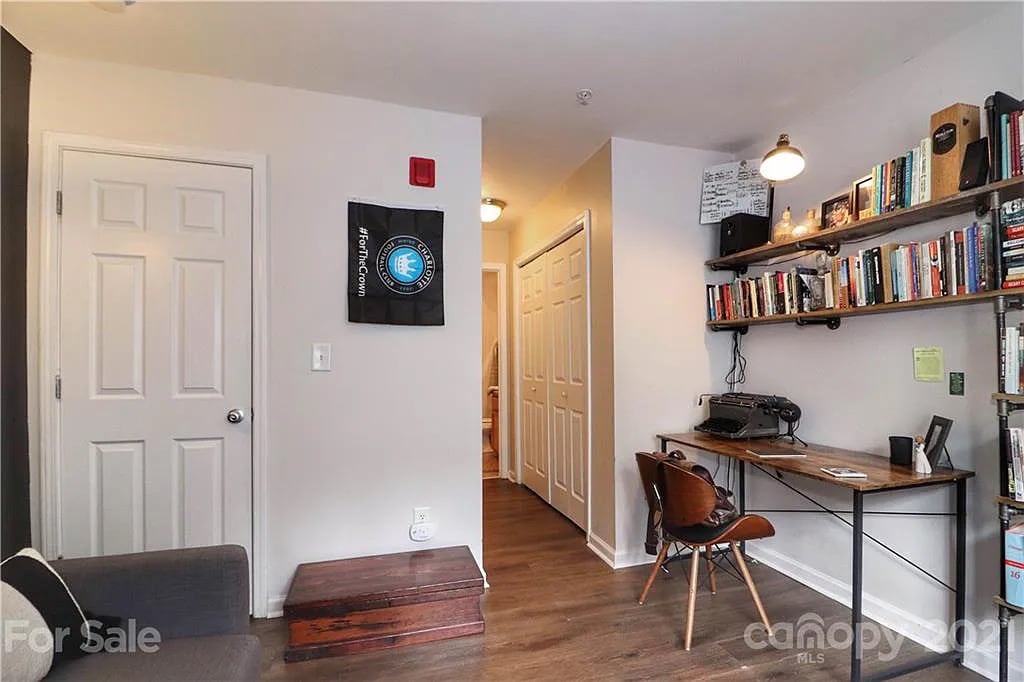 Building Photo - Room in Condo on Donatello Avenue