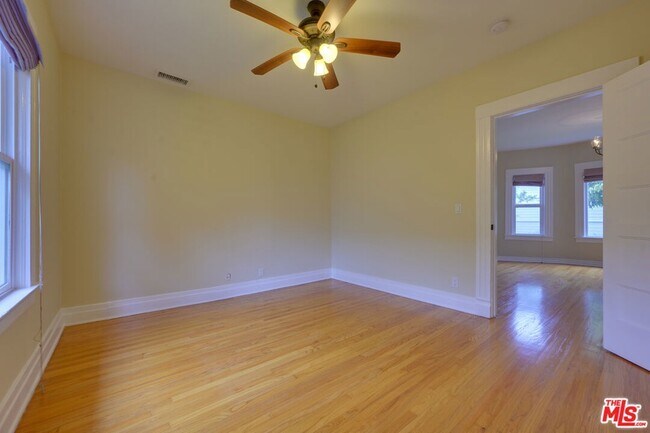 Building Photo - 1328 10th St