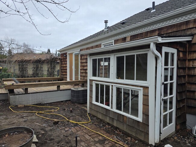 Building Photo - 963 Parkway Dr NW