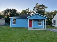 Building Photo - Very well maintained 2 bed 1 bath - move i...