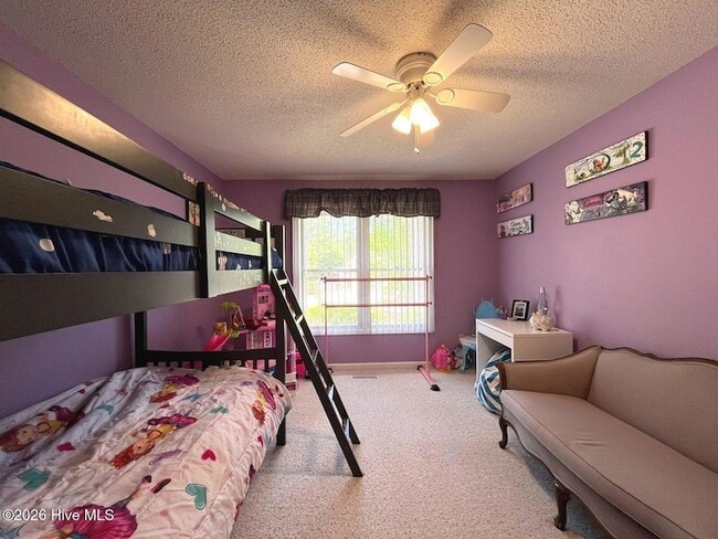 Building Photo - 100 Bridle Path Cir