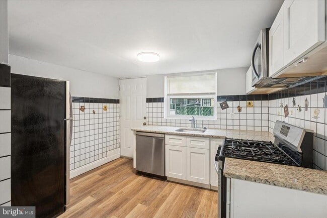 Building Photo - 1825 E Harold St