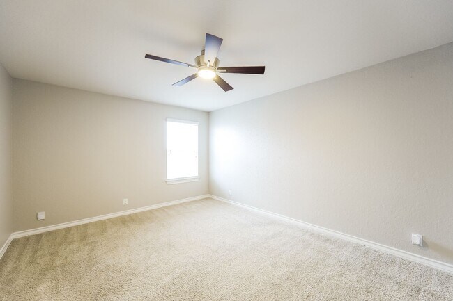 Building Photo - 5 bedroom first time rental! $500 off of the first full month for applications submitted by Febru...