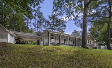 Building Photo - NEW LISTING!!!!!