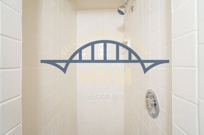 Building Photo - 3650 E Barnard Ave