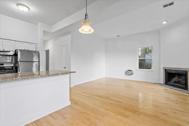 Building Photo - 1914 University Ave