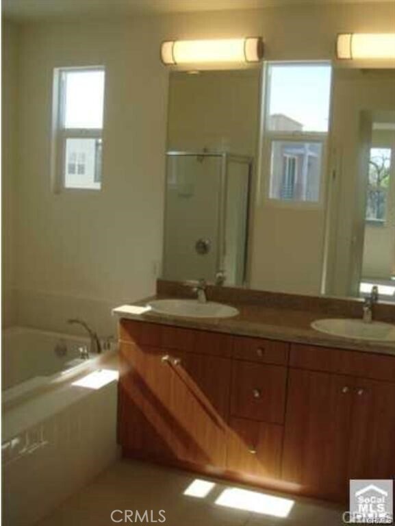 Building Photo - 367 E Memory Ln