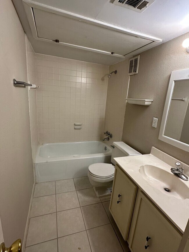 Building Photo - 1BD/1BA Condo located on the Germantown/Memphis Line!