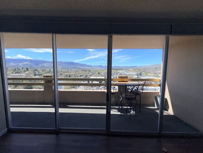 Building Photo - Reno Highrise Condo - Mountain & City Views