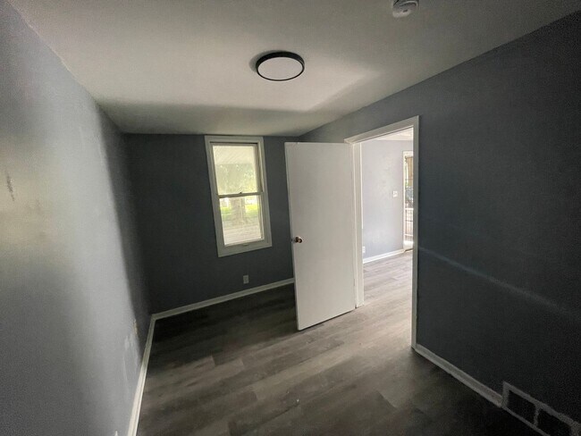 Building Photo - SECTION 8 and EDEN Accepted!! Spacious Newly Renovated 3 Br Home!