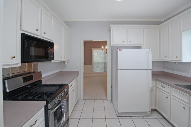 Building Photo - 345 Avonlea Ln