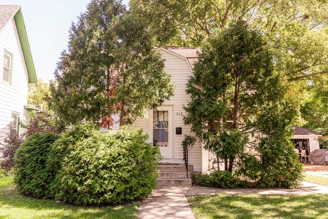Primary Photo - 512 N 6th St