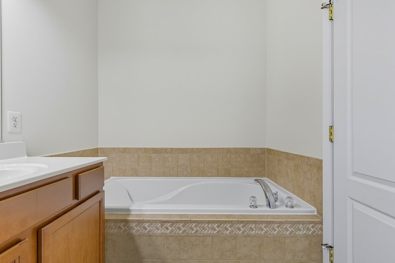 Building Photo - 613 Spectator Ave