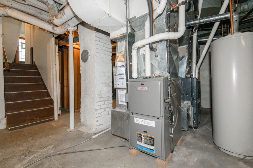 Building Photo - 2028 S 85th St