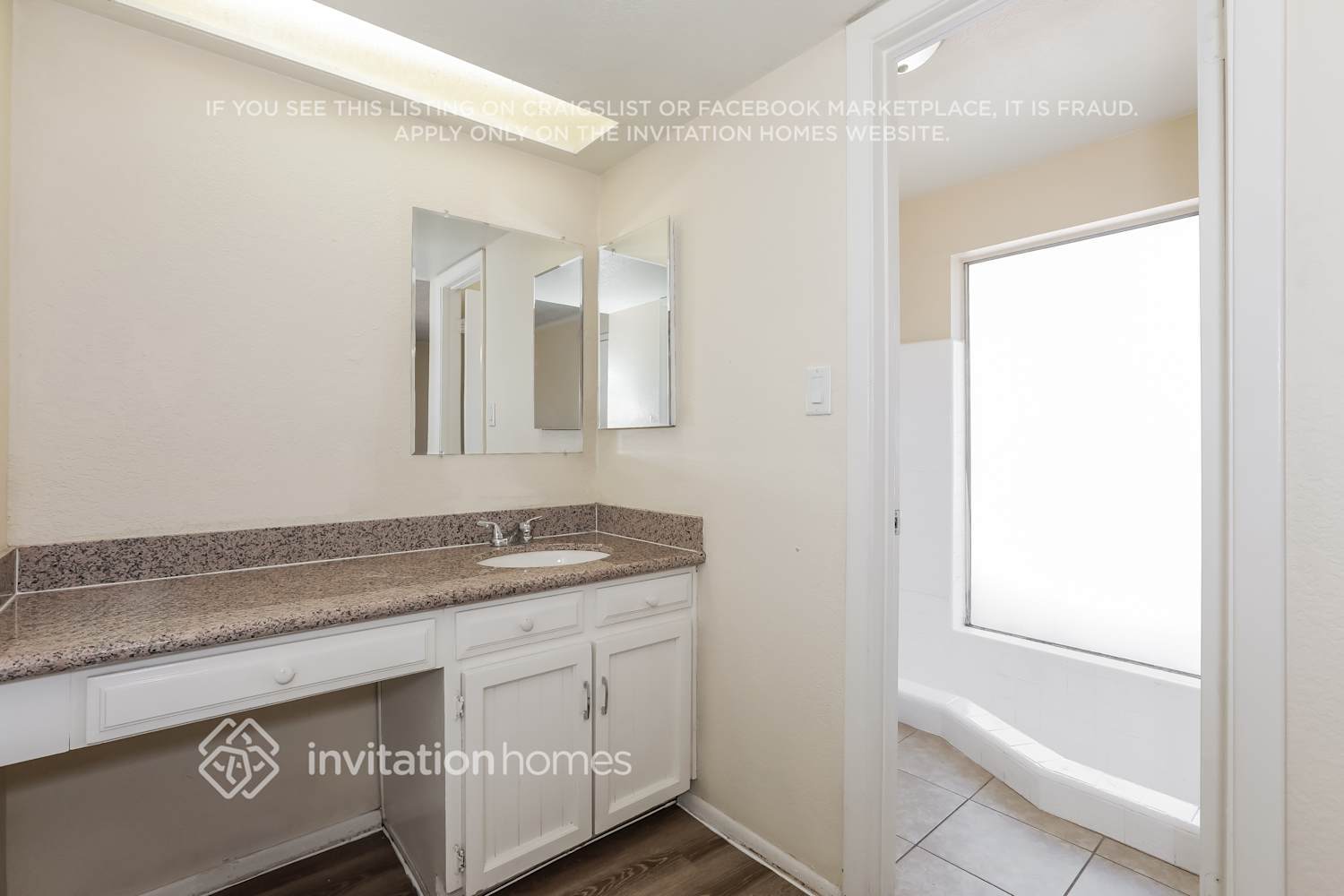 Building Photo - 726 W Laguna Azul Ave