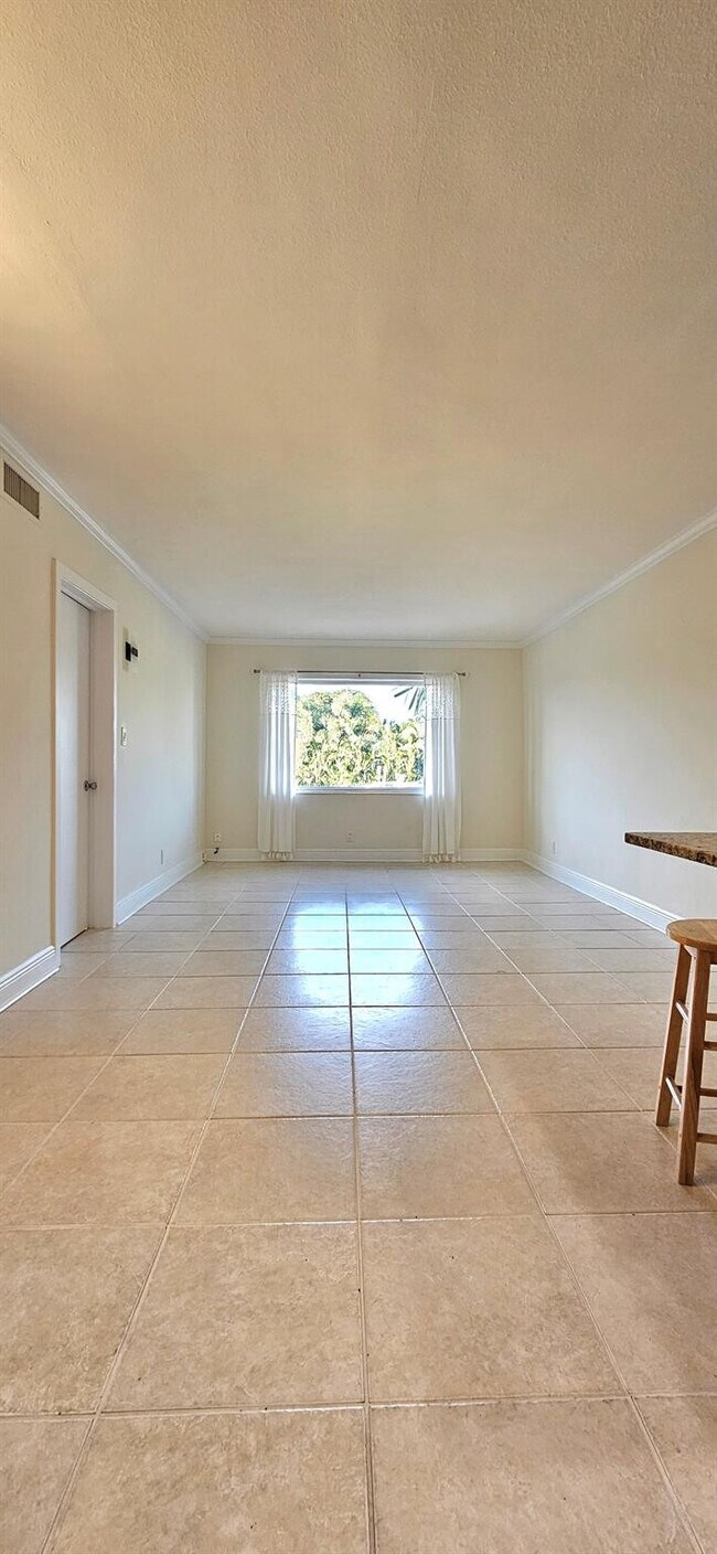 Building Photo - 2901 NE 51st St