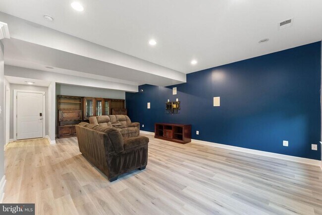 Building Photo - 42524 Rowderbury Square