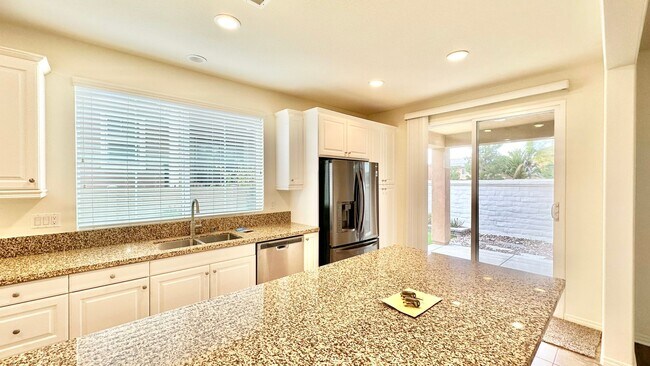 Building Photo - Beautiful, Stand Alone Condo in Resort-lik...