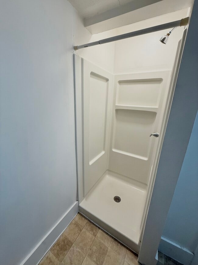 Building Photo - 922 Maple St