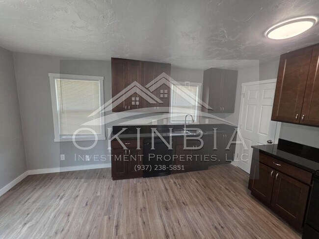 Building Photo - 1402 N Euclid Ave