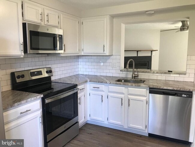 Primary Photo - 532 Riggs Ct