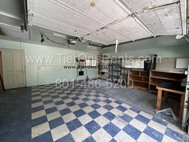 Building Photo - NO DEPOSIT option available for qualified ...