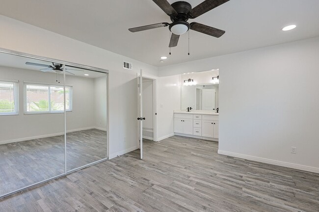Building Photo - Spacious 5-Bedroom, 3-Bath Home – Convenie...