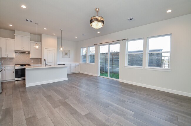 Primary Photo - 9577 Neuens Rd