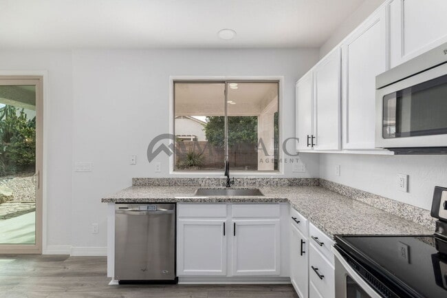 Building Photo - 4287 E Del Rio St