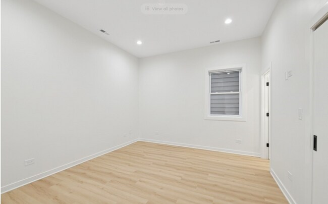 Building Photo - Modern and Luxurious 3b/2b Apartment in Humboldt Park