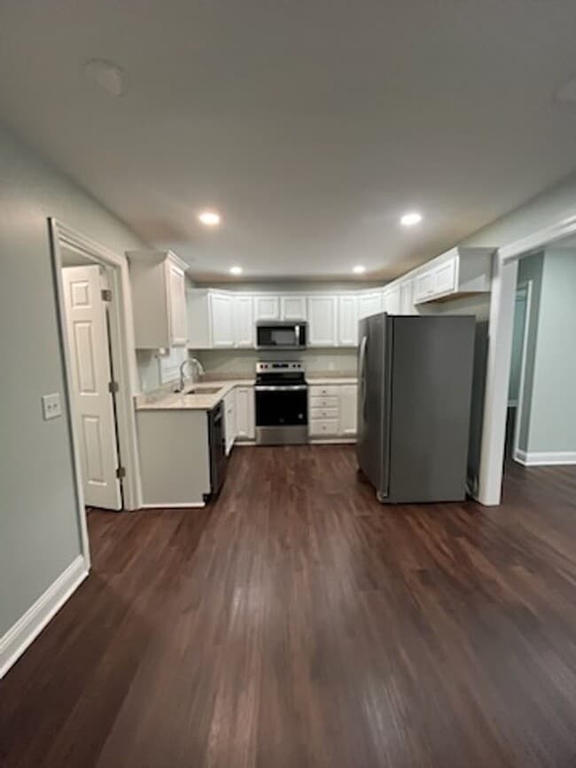 Building Photo - Beautifully Totally Remodeled 3Br 2Ba in G...