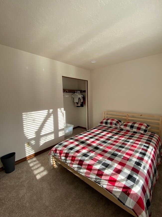second bedroom - 1439 SW Montgomery St