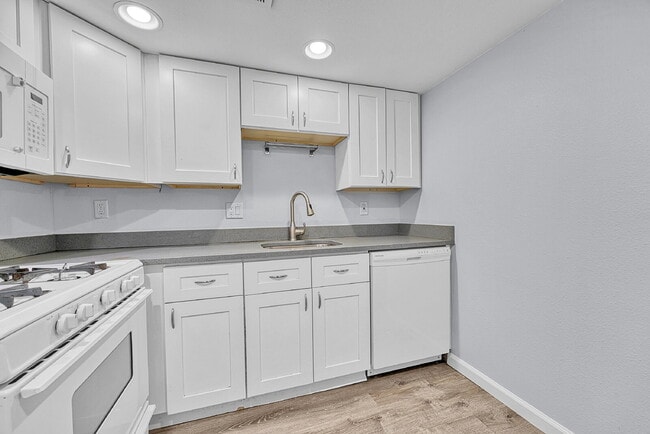 Building Photo - $1,240.95 -  1 bed, 1 bath Condo in Denver.
