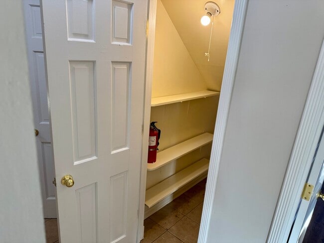 Building Photo - 122 York Haven Dr