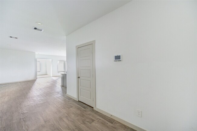 Building Photo - 1826 Sandy Trail Ln