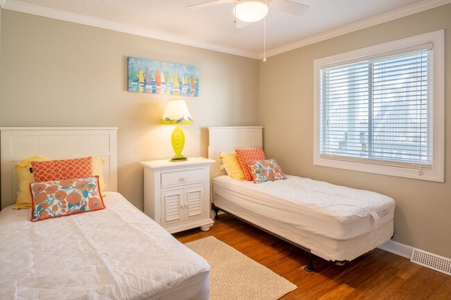 Building Photo - PERFECT "WORK FROM HOME" LOCATION (CALL FO...