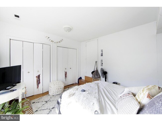 Building Photo - 447 Fairmount Ave