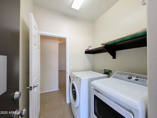 Building Photo - 3731 W St Kateri Dr