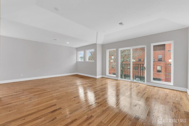 Building Photo - 138 Milford Ave