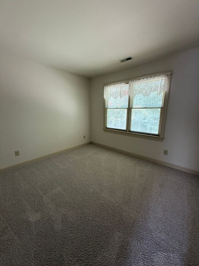 Building Photo - 4761 Bristol Cir