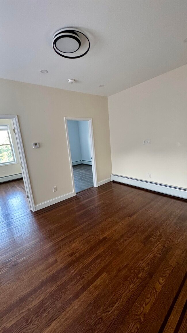 Building Photo - 76 Beacon Ave