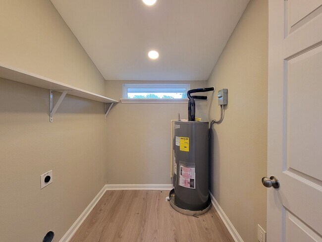 Building Photo - BEAUTIFUL REMODELED 3 BEDROOM 2 BATH IN LA...